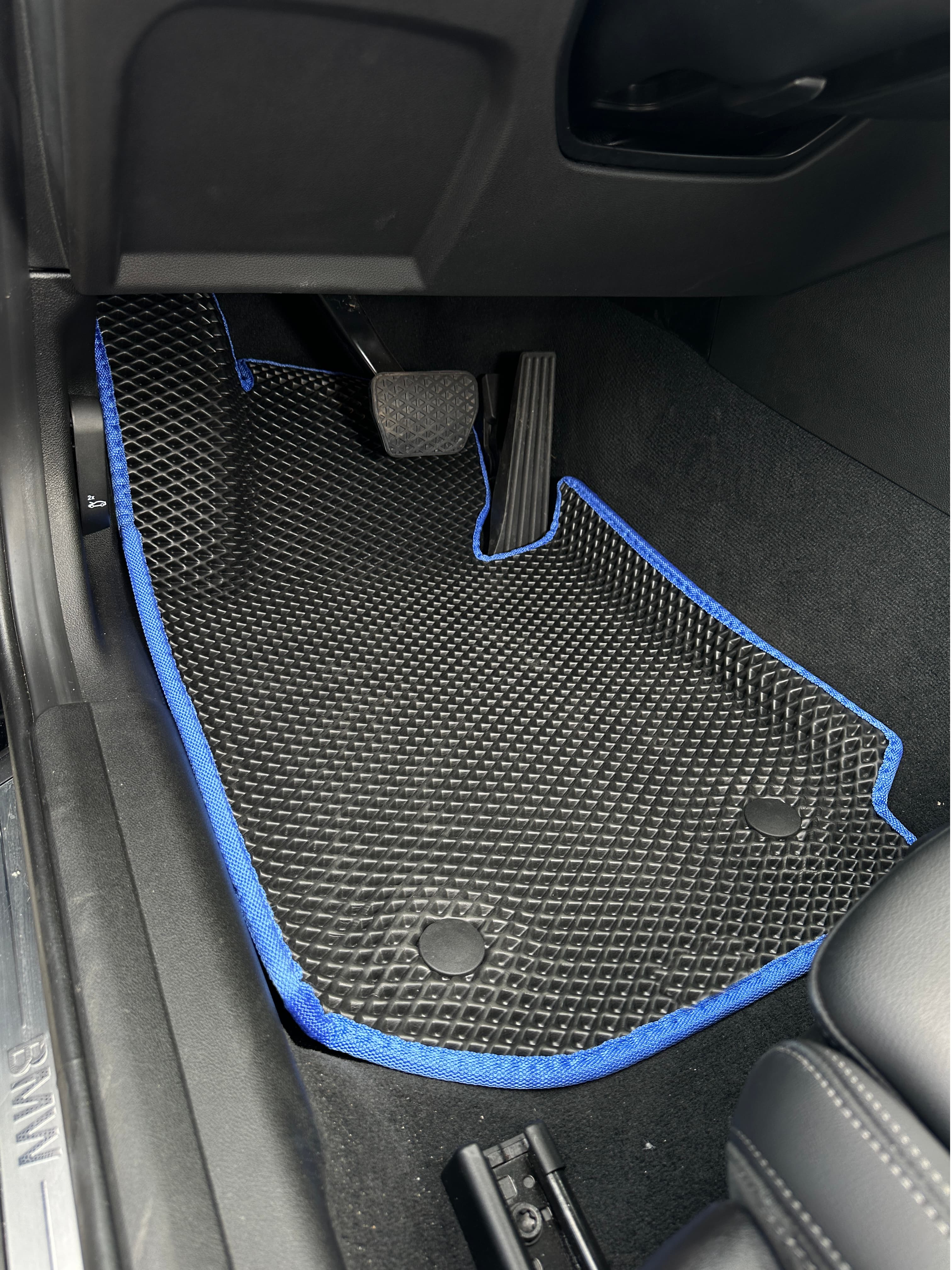 Dywaniki samochodowe EVA - profesjonalny montaż