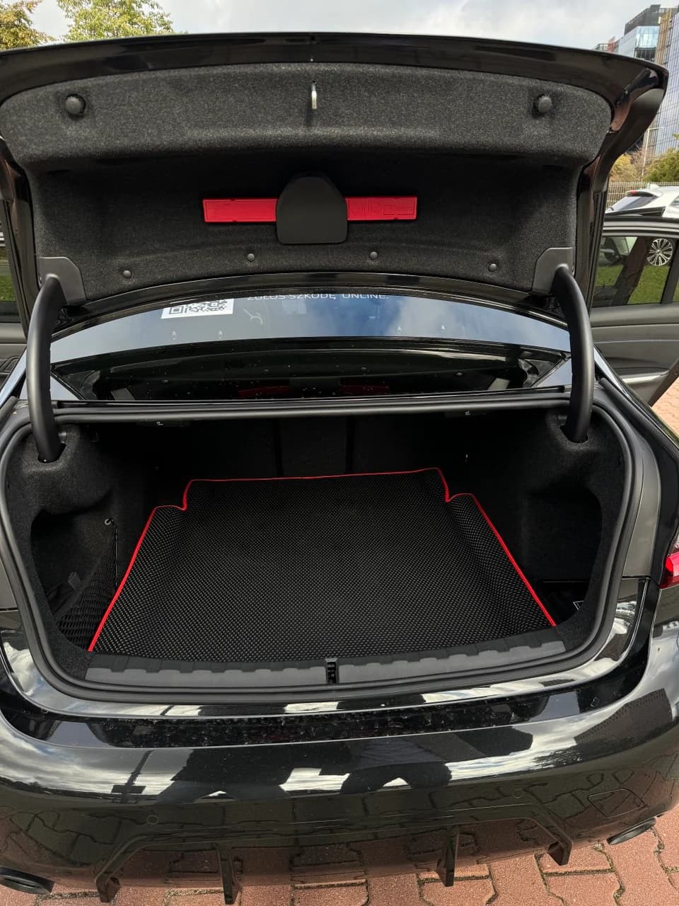 Dywaniki samochodowe EVA - wykończenie